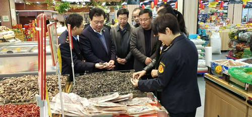 江西省吉安县政府领导视察春节期间市场供应和食品安全